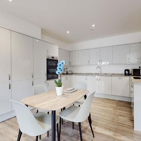 Spacious Two Bedroom Apartment With Valley Views Abertillery Extérieur photo