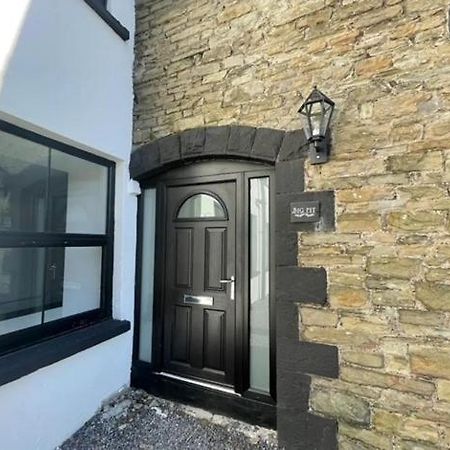 Spacious Two Bedroom Apartment With Valley Views Abertillery Extérieur photo