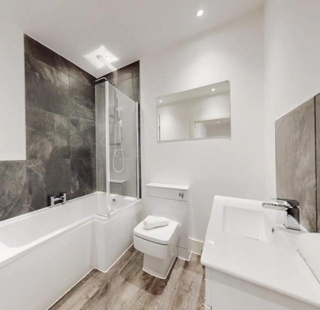 Spacious Two Bedroom Apartment With Valley Views Abertillery Extérieur photo