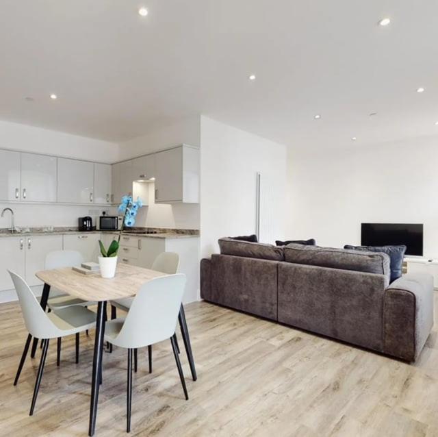 Spacious Two Bedroom Apartment With Valley Views Abertillery Extérieur photo